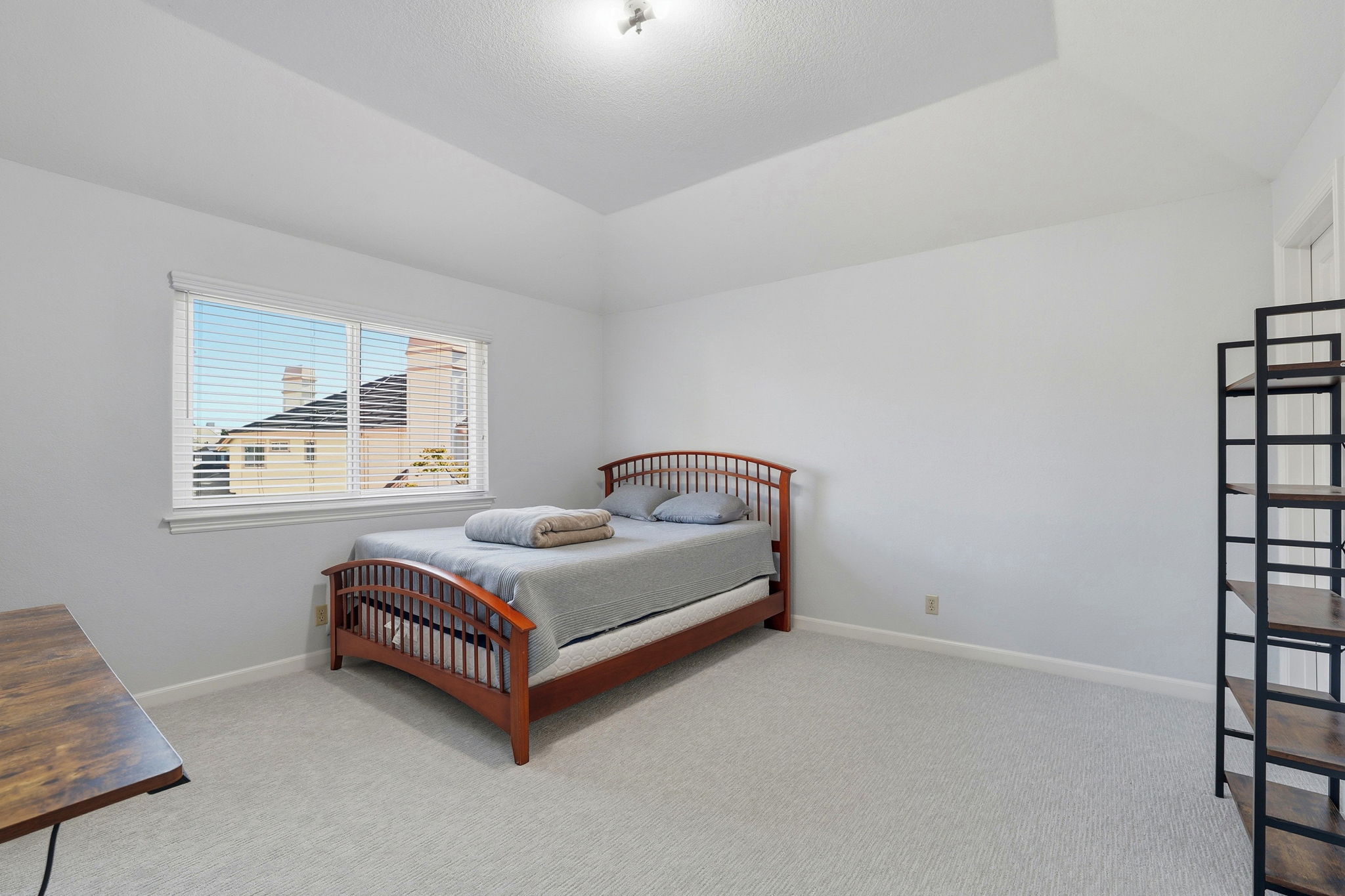 039_F8_5916 Sterling Oaks Dr