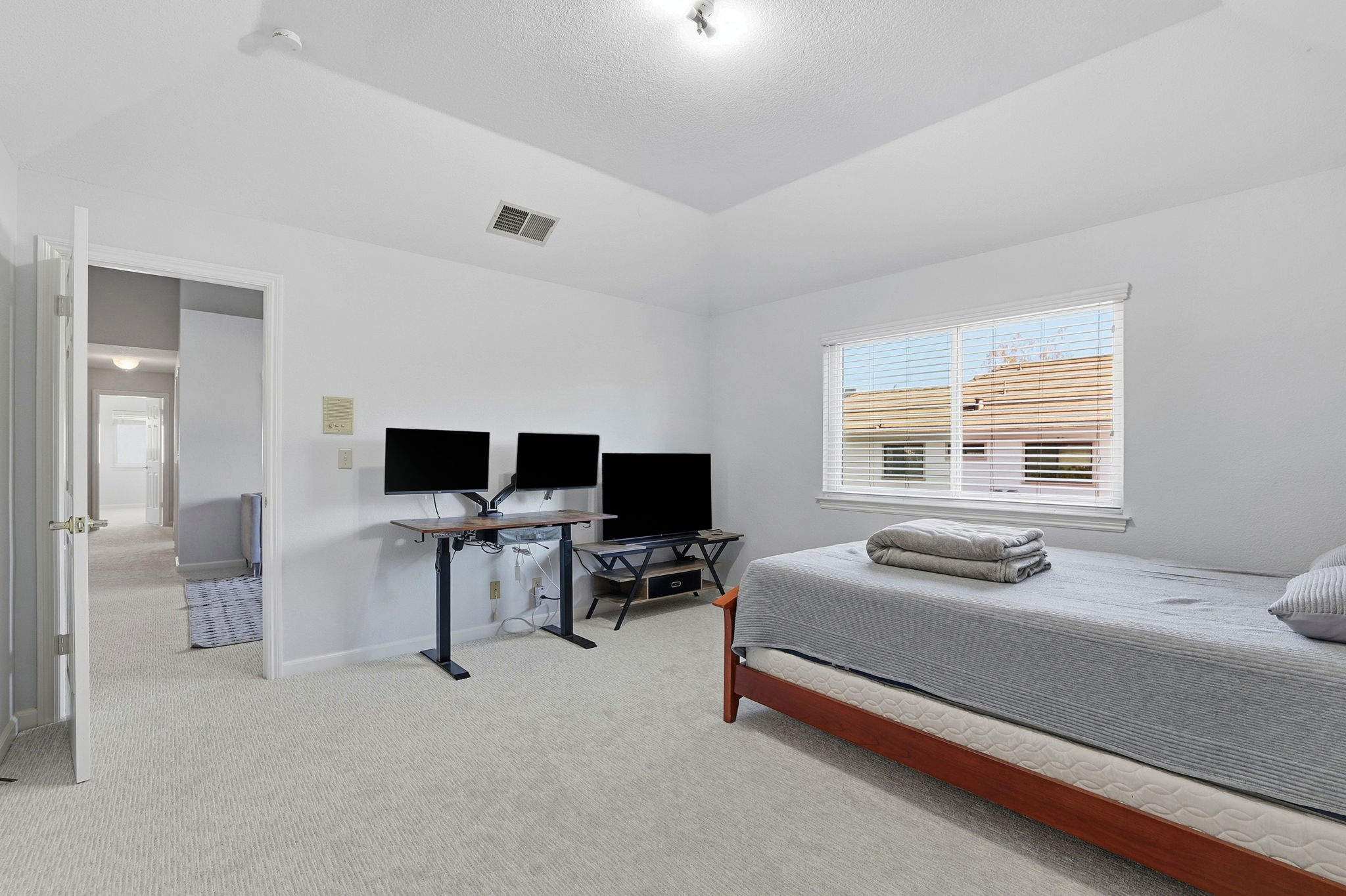 041_F8_5916 Sterling Oaks Dr