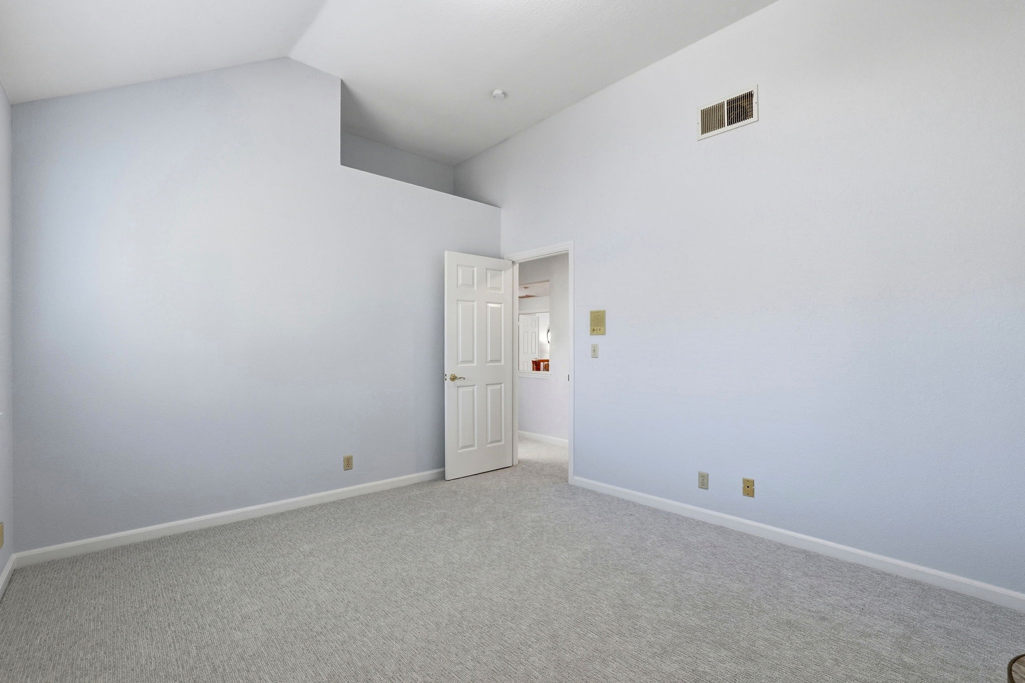 043_F8_5916 Sterling Oaks Dr