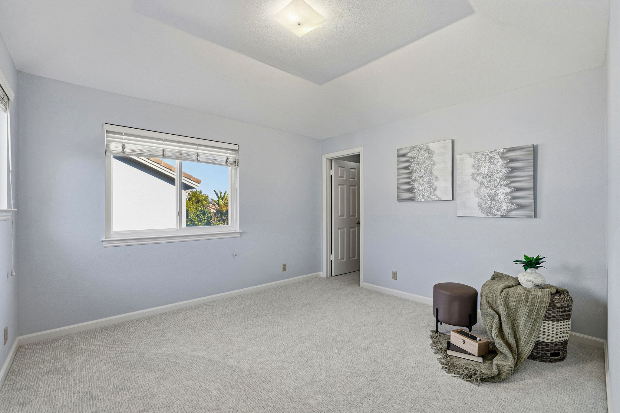 044_F8_5916 Sterling Oaks Dr