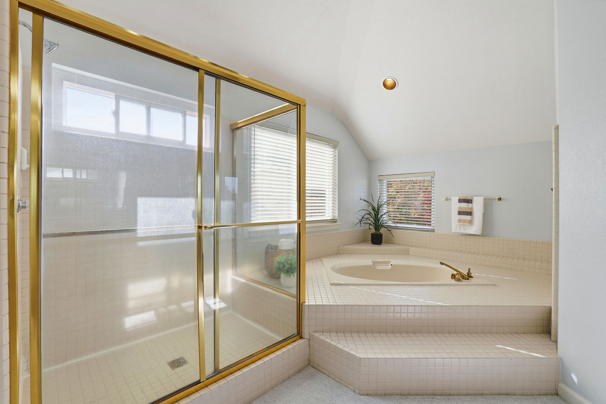 050_F8_5916 Sterling Oaks Dr