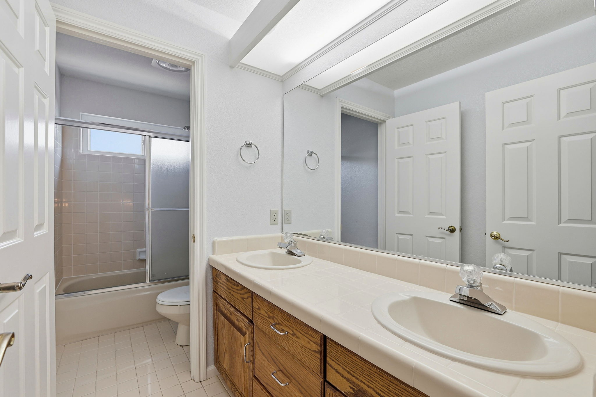 052_F8_5916 Sterling Oaks Dr