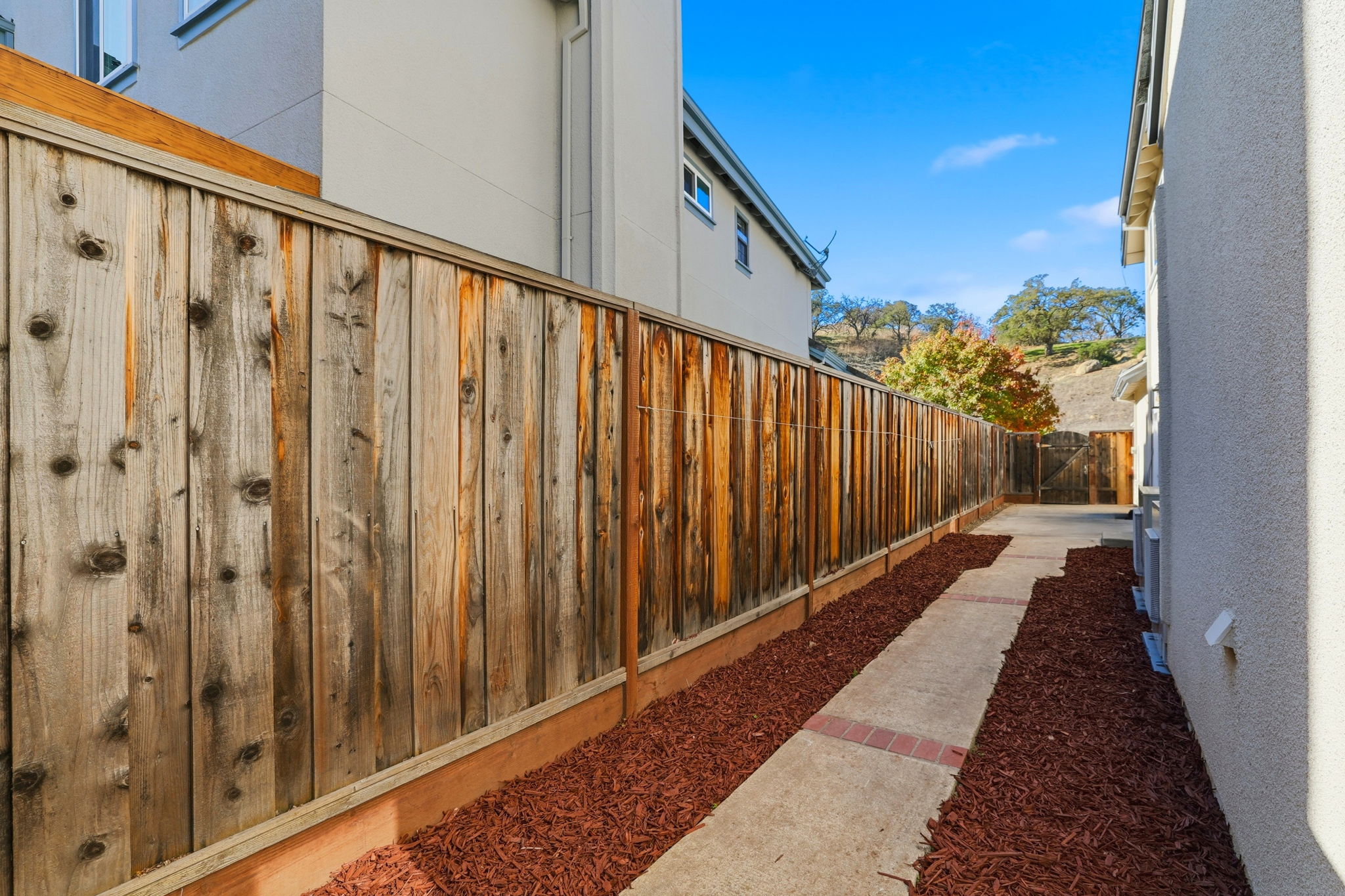 060_F8_5916 Sterling Oaks Dr