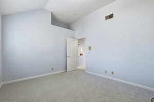 043_F8_5916 Sterling Oaks Dr