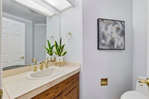 048_F8_5916 Sterling Oaks Dr