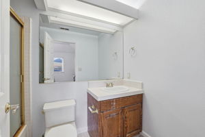 051_F8_5916 Sterling Oaks Dr