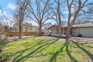 5917 Carleen Dr, Austin, TX 78757, USA Photo 13