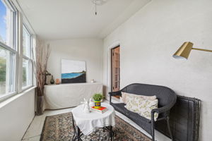 17_Interior