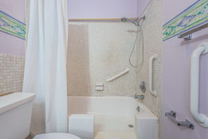 Bathroom 1b-2