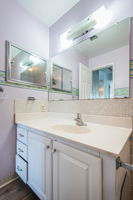 Bathroom 1c-2