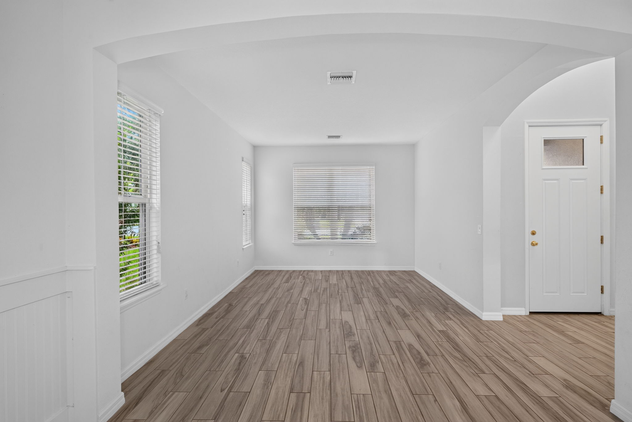 Dining Room 3 of 4