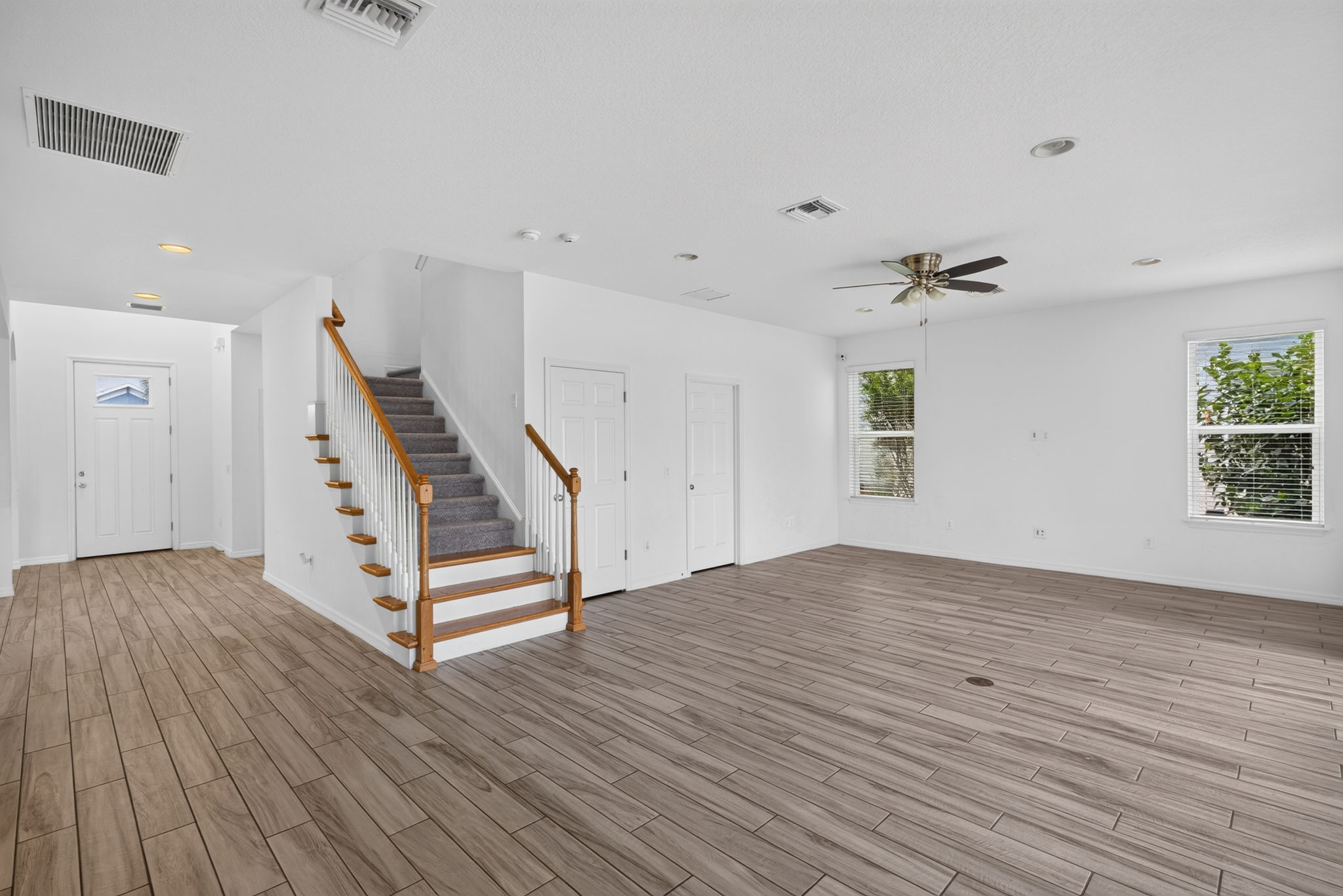 Living Room 3 of 4