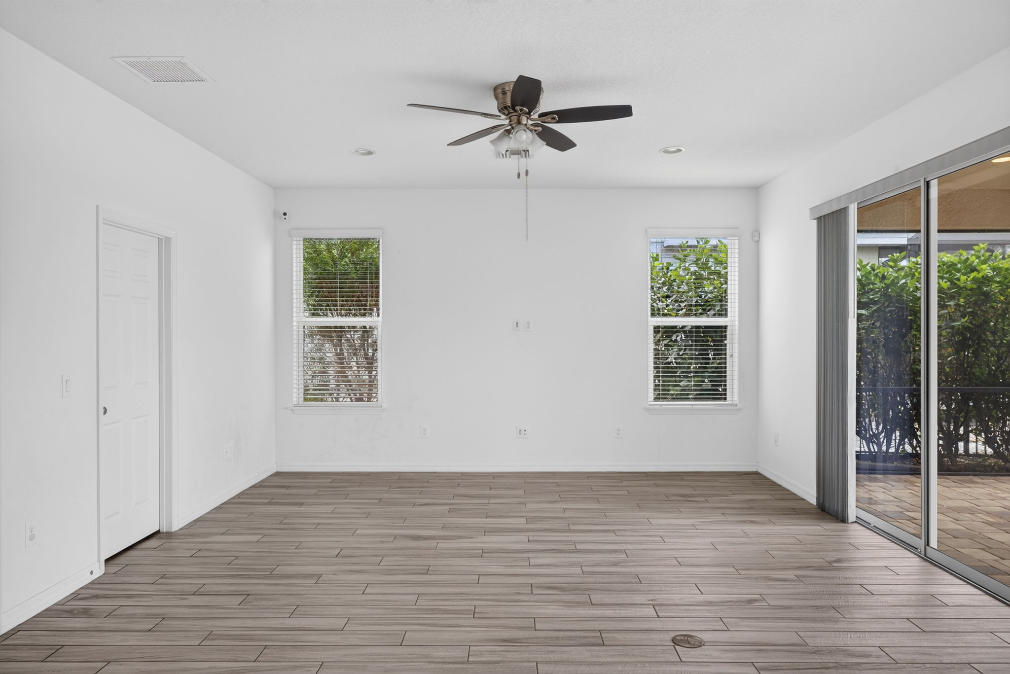 Living Room 4 of 4