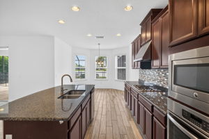 Kitchen 2 of 5