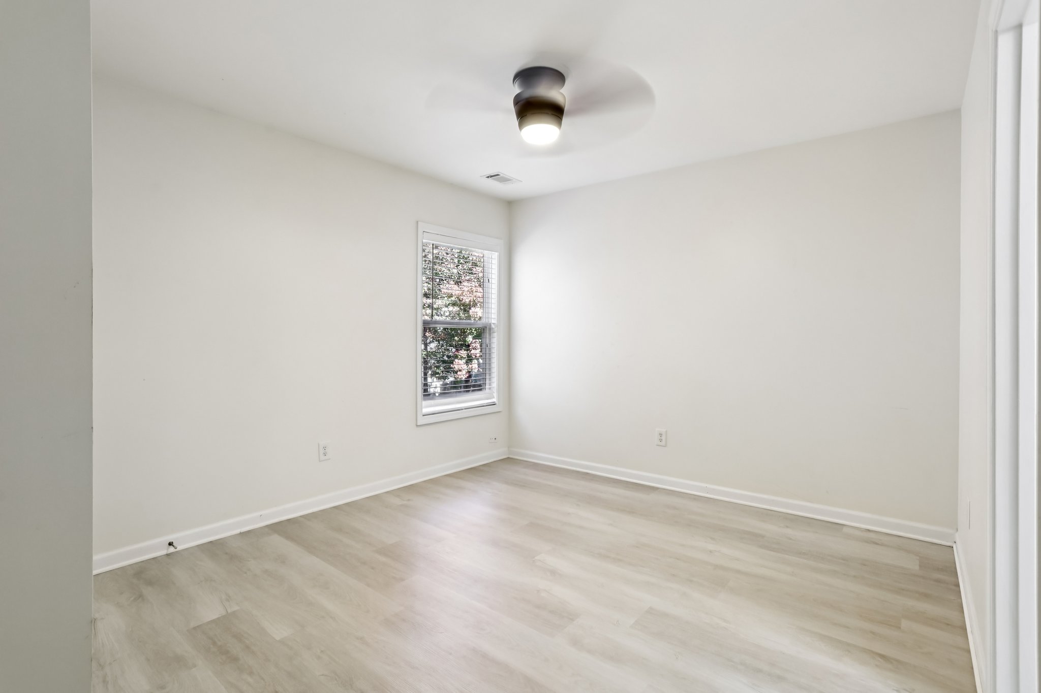 Bentley Way-S0411-020.jpg