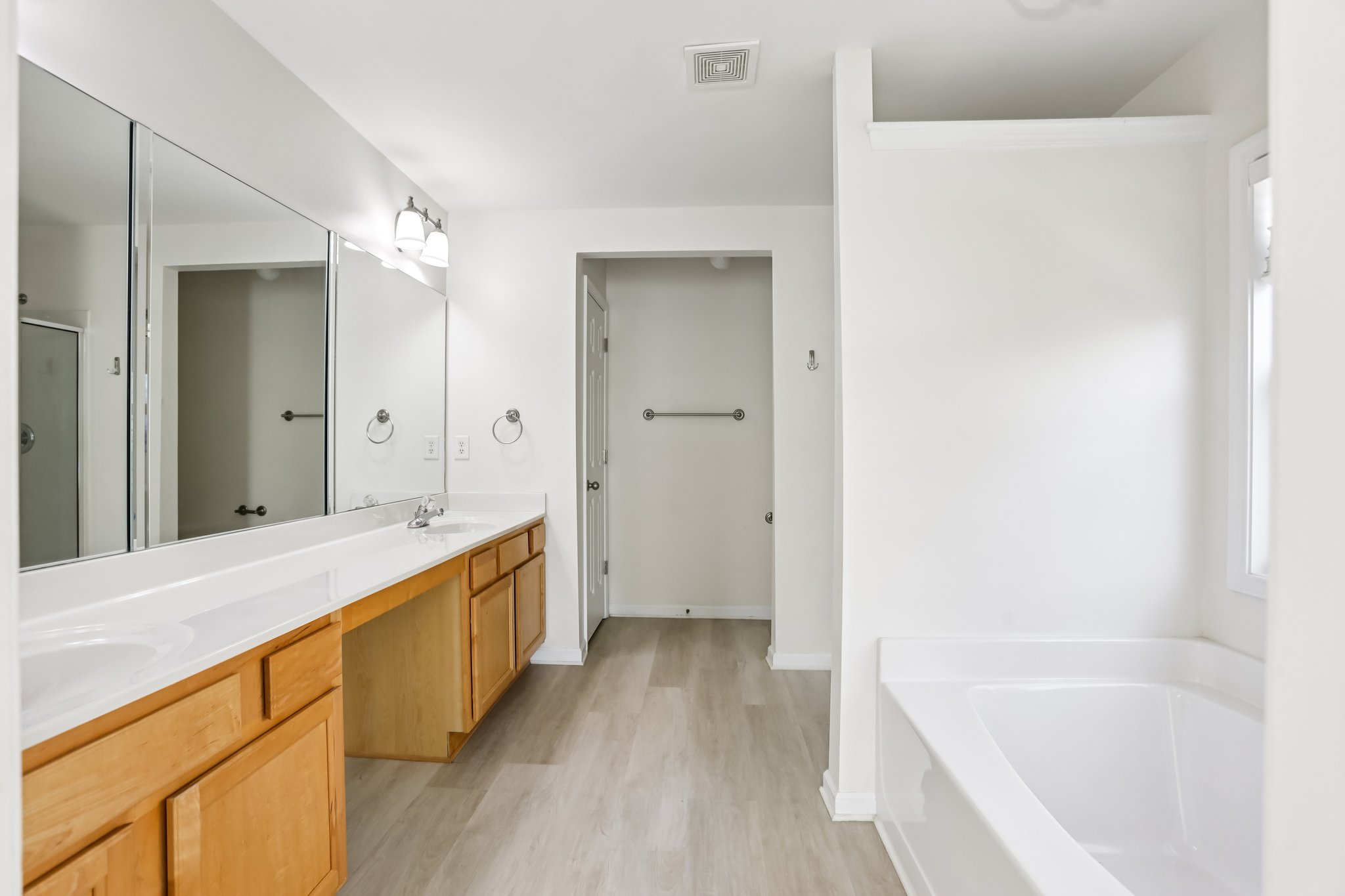 Bentley Way-S0411-029.jpg