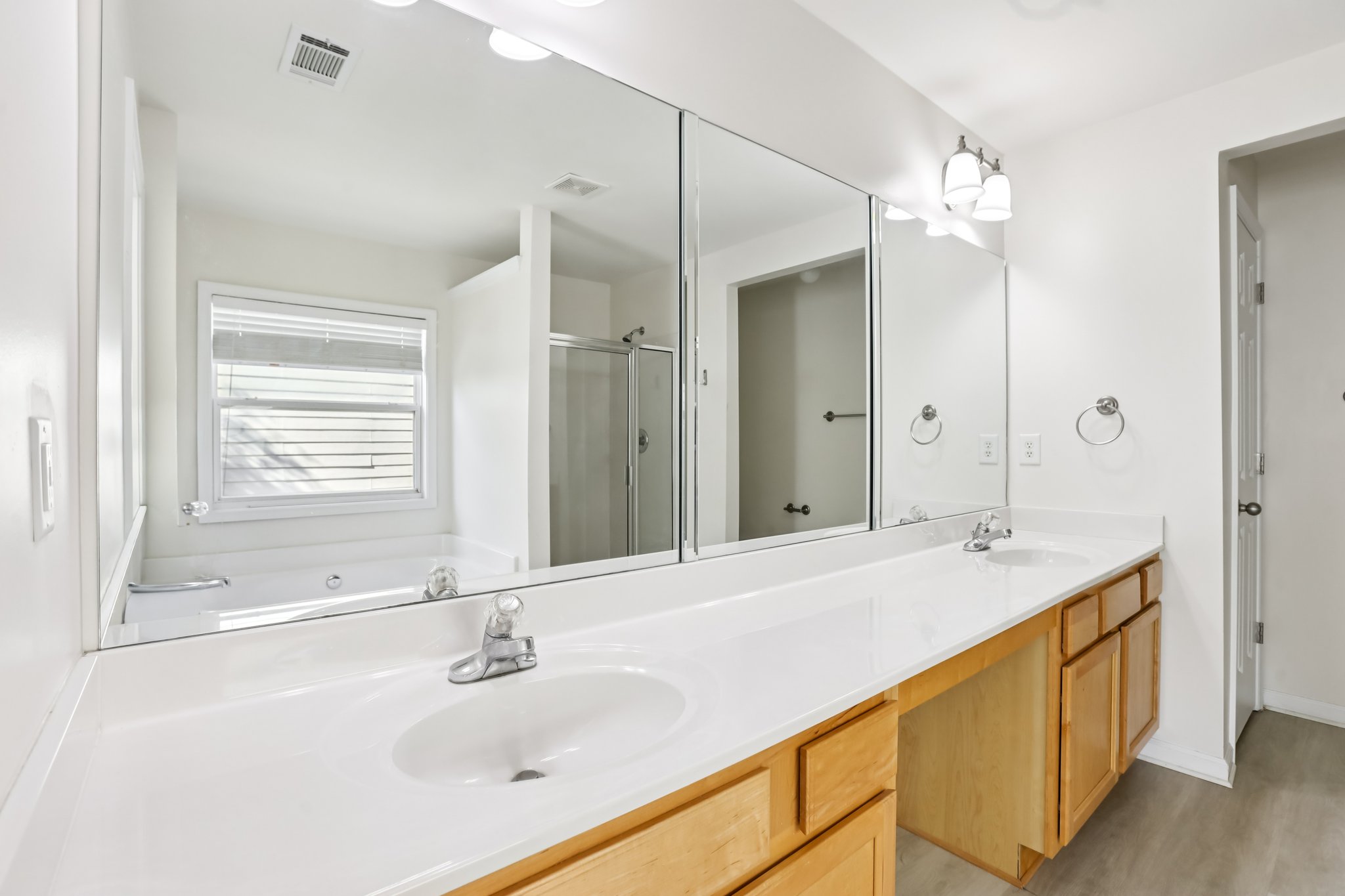 Bentley Way-S0411-030.jpg