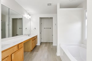 Bentley Way-S0411-029.jpg