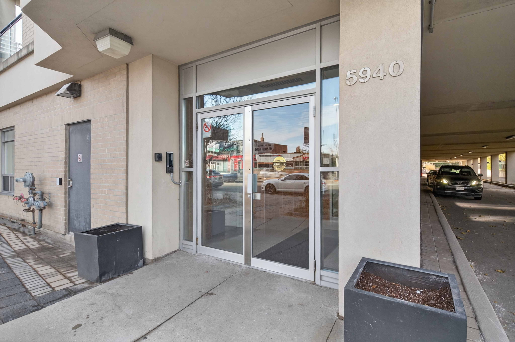 5940 Yonge St 102 Toronto, ON M2M 4M6