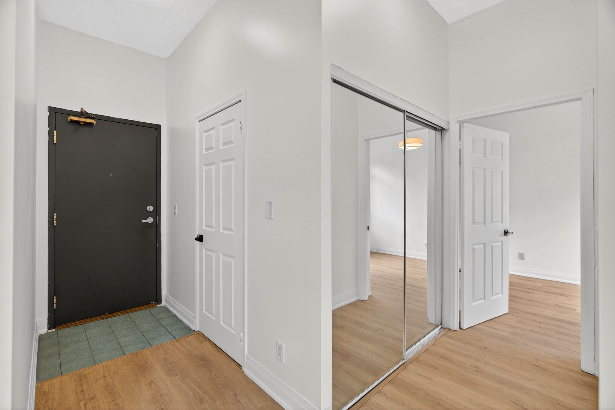 5940 Yonge St 102 Toronto, ON M2M 4M6
