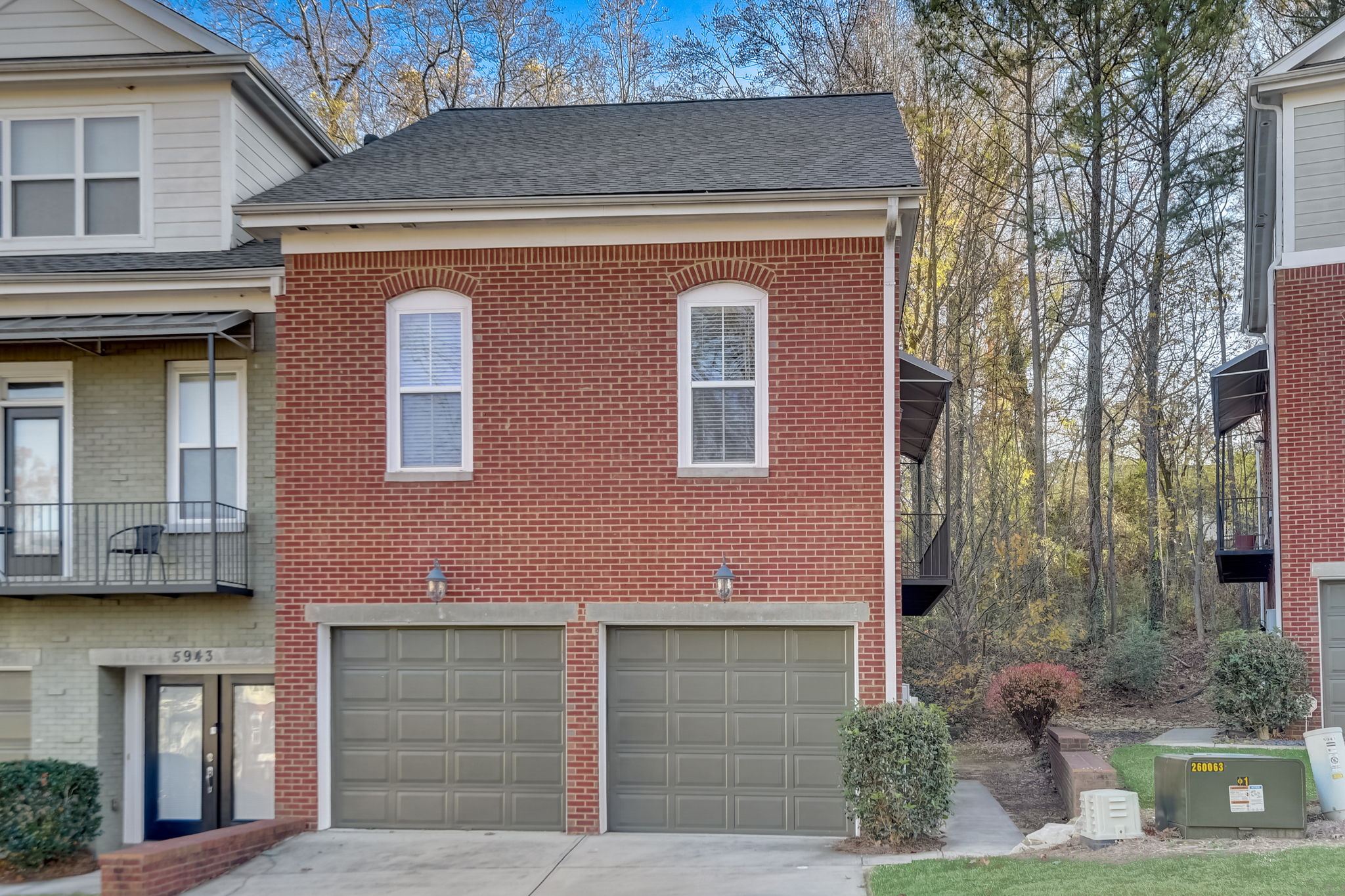 Brookside Oak Cir-003