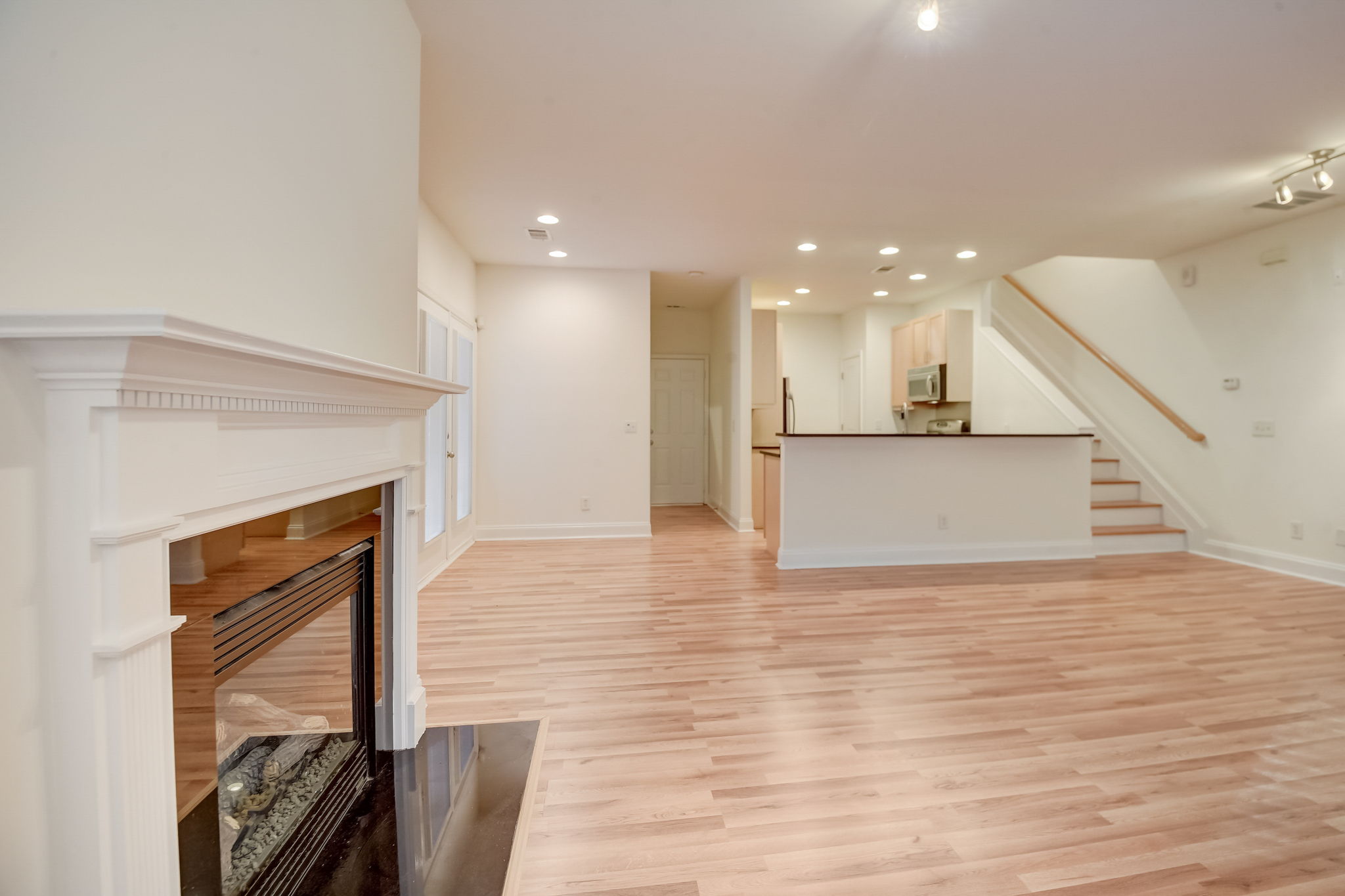 Brookside Oak Cir-012