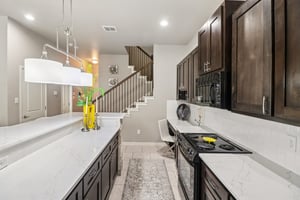 Whitby Rd 101-S1107-014.jpg