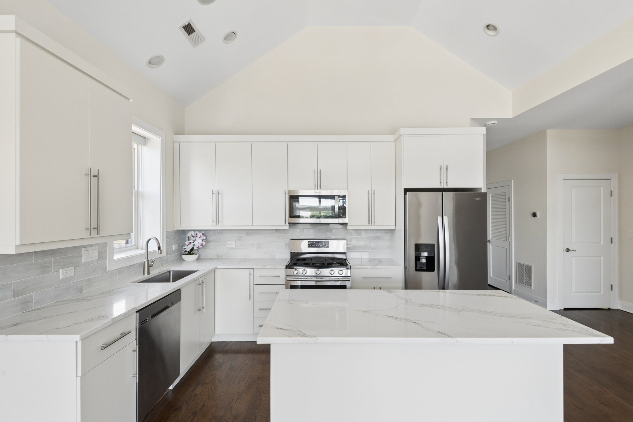 5945 N Campbell Ave_010.jpg