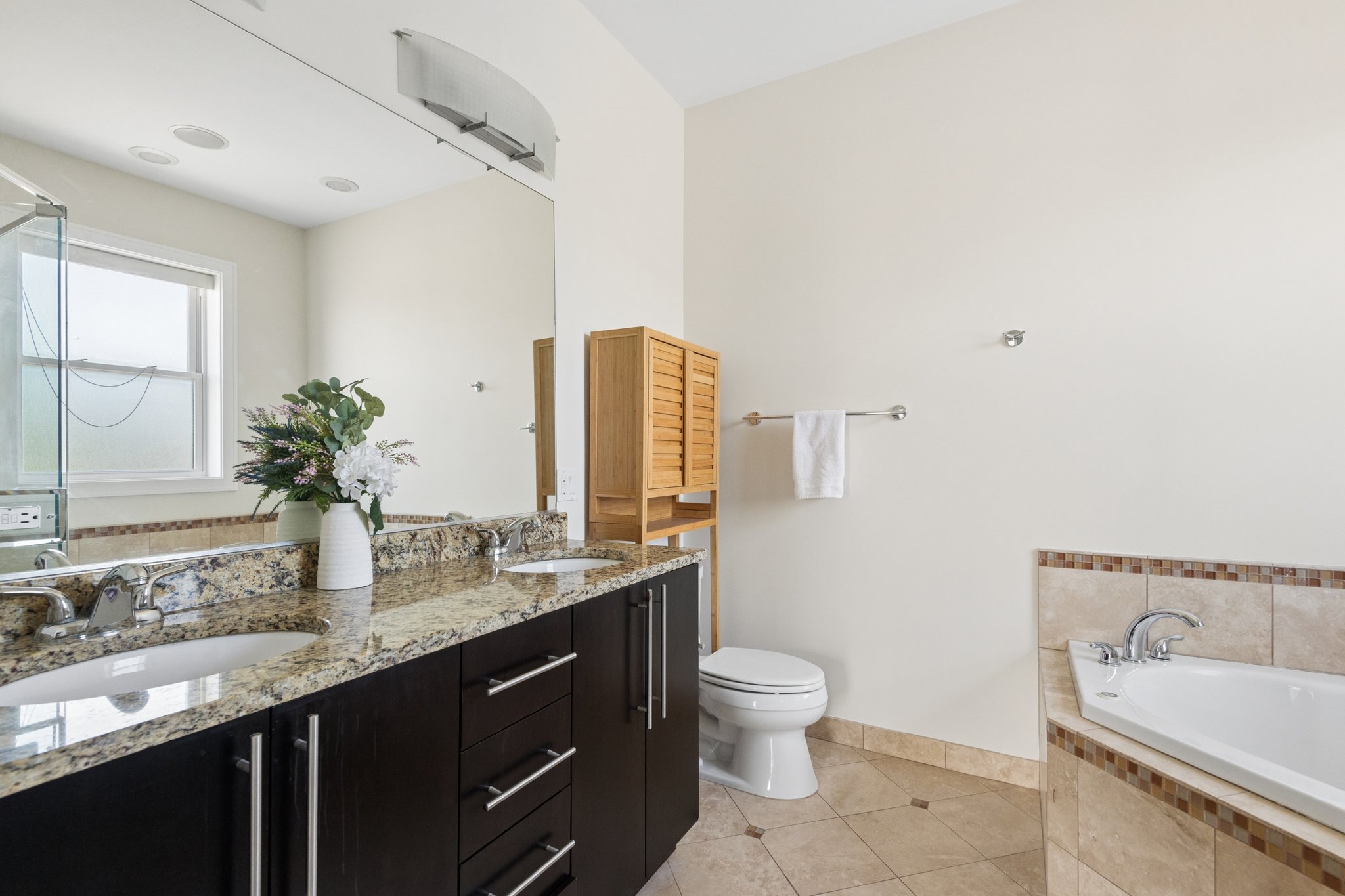 5945 N Campbell Ave_025.jpg