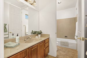 BD 3 En Suite Bath w/ Sower & Tub