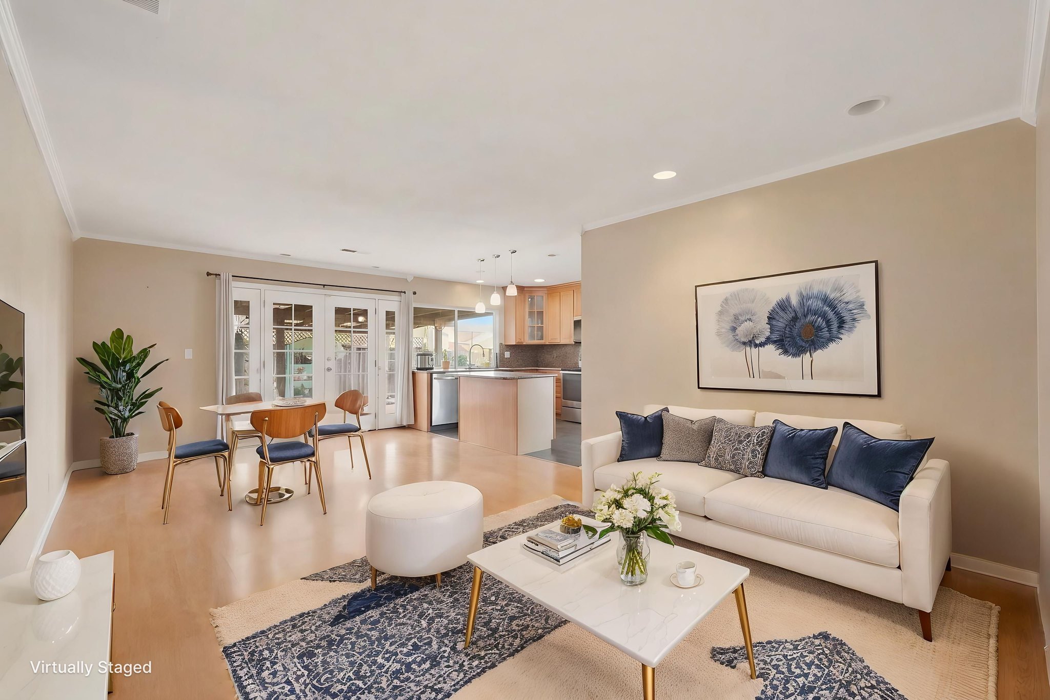 DSC00943_V1 virtually staged.jpeg