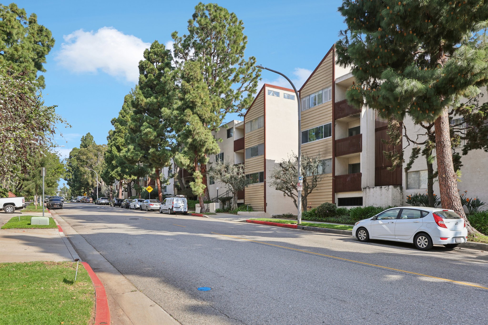 Canterbury Dr-S0702-002.jpg