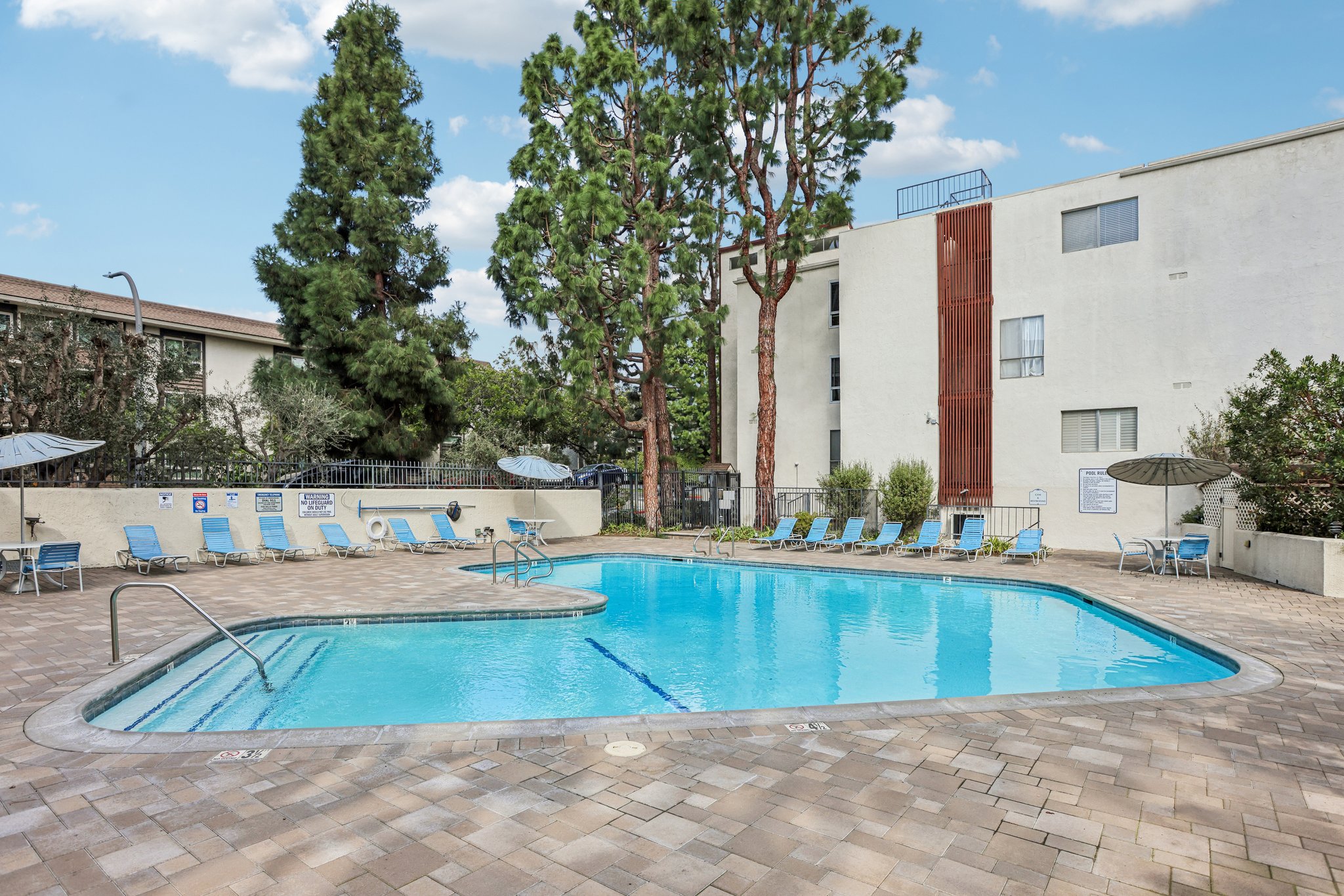 Canterbury Dr-0702-907.jpg