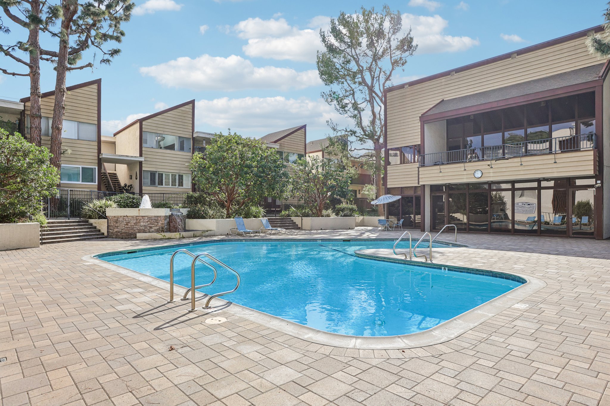 Canterbury Dr-0702-909.jpg