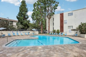 Canterbury Dr-0702-907.jpg