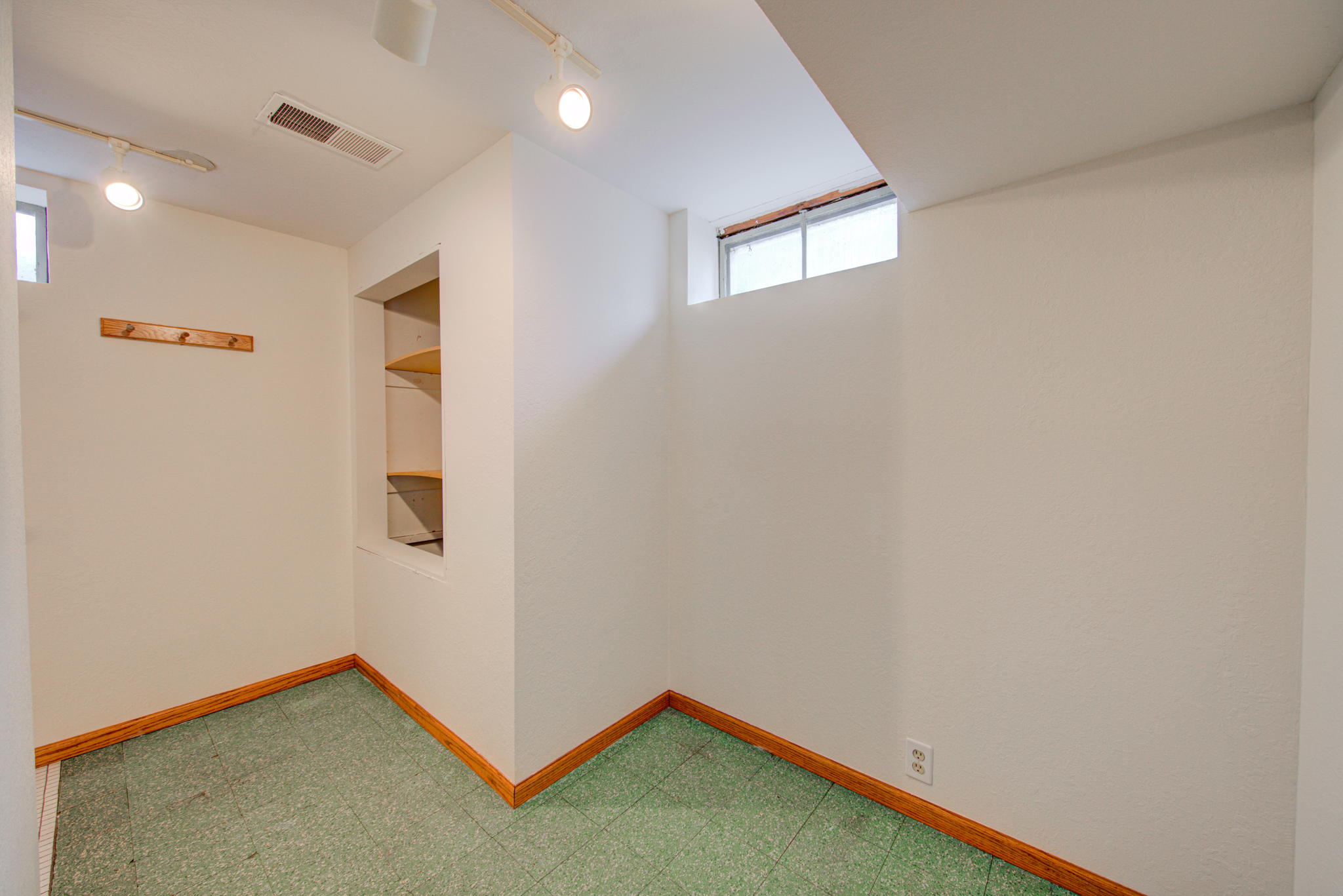 Bathroom Downstairs 2