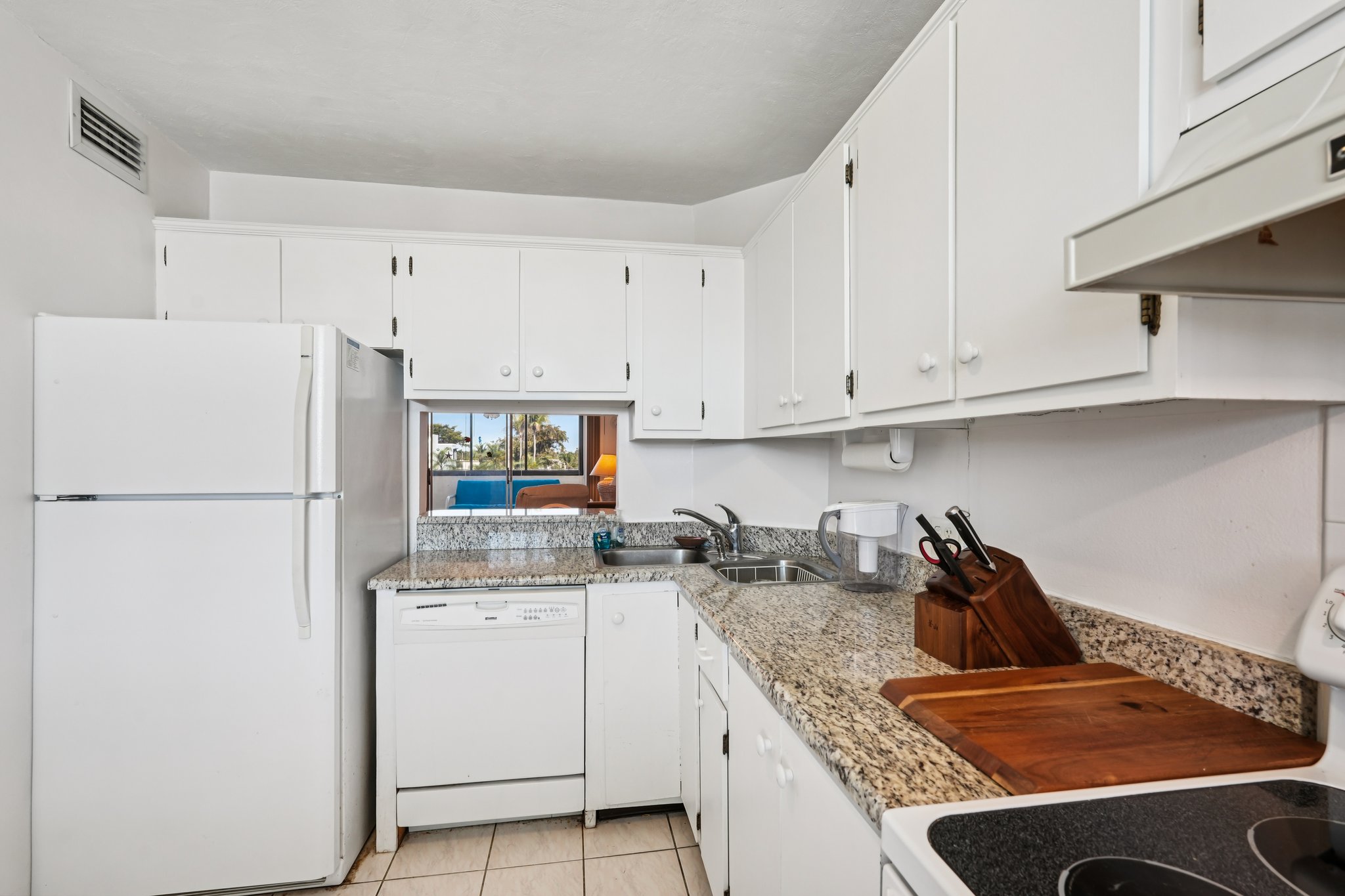 Winkler Rd 305-S0402-012.jpg