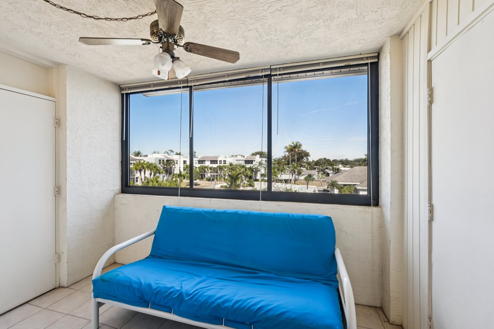 Winkler Rd 305-S0402-015.jpg