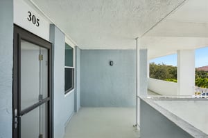 Winkler Rd 305-S0402-003.jpg