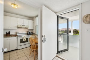 Winkler Rd 305-S0402-006.jpg