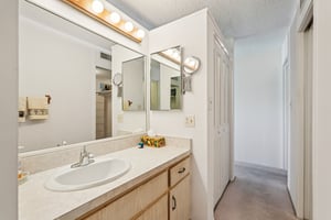 Winkler Rd 305-S0402-023.jpg