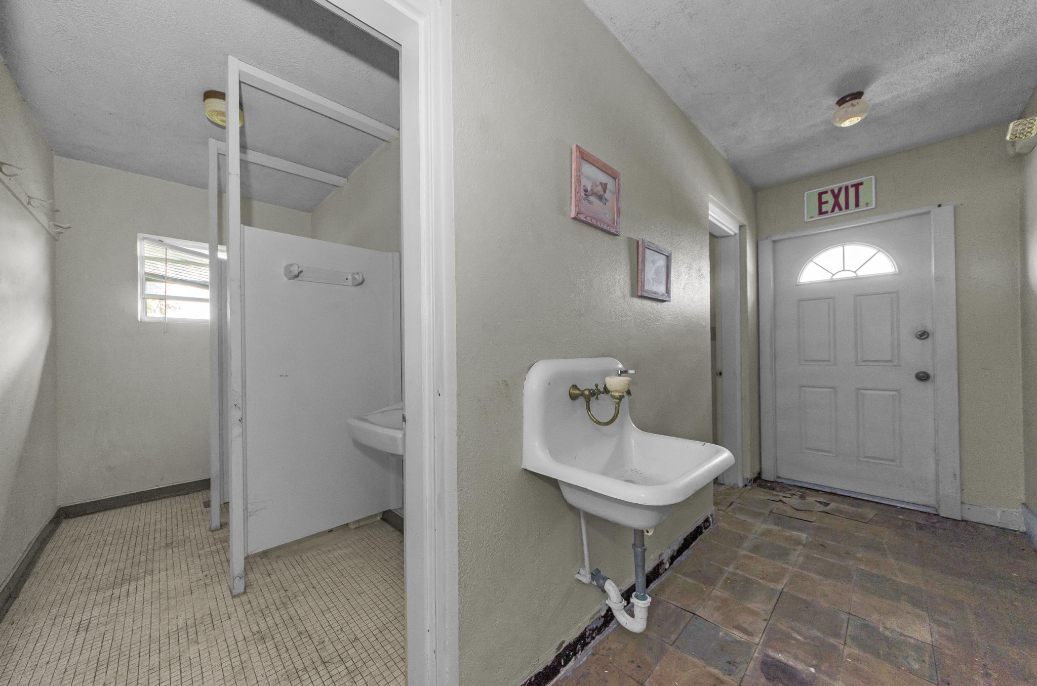 Interior Bathroom 1
