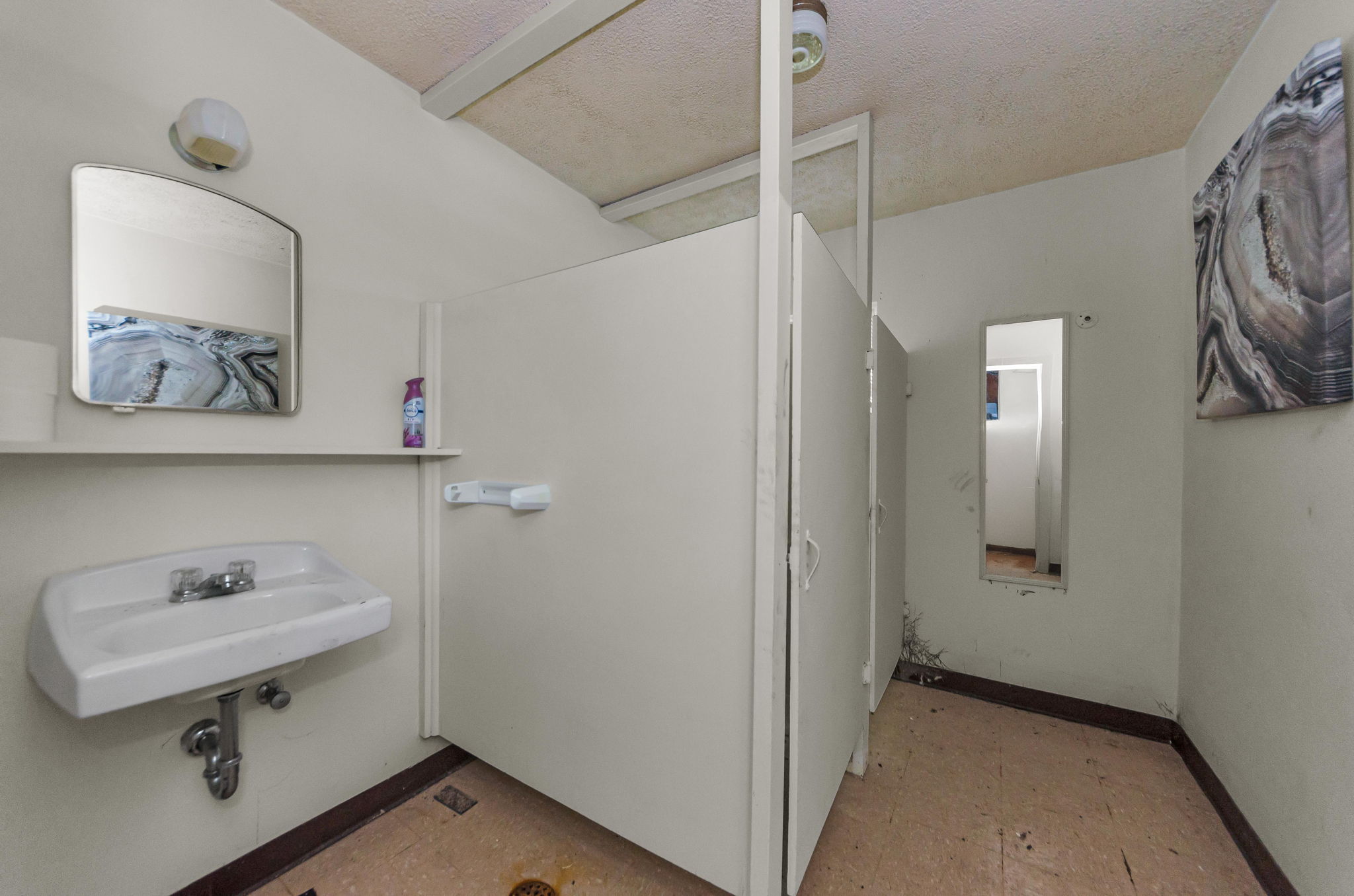 Interior Bathroom 3