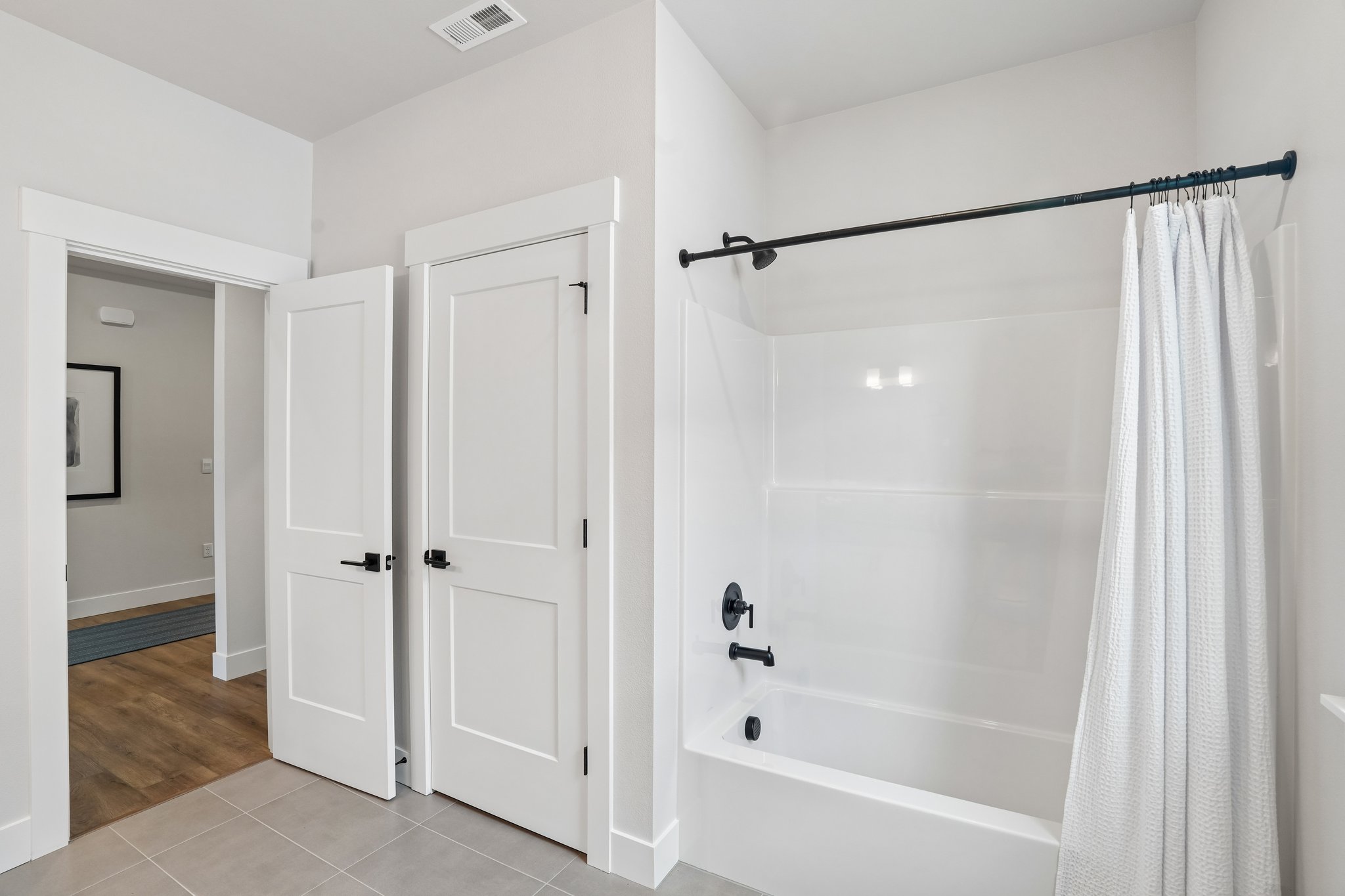 Thompson Dr-S1806-020.jpg