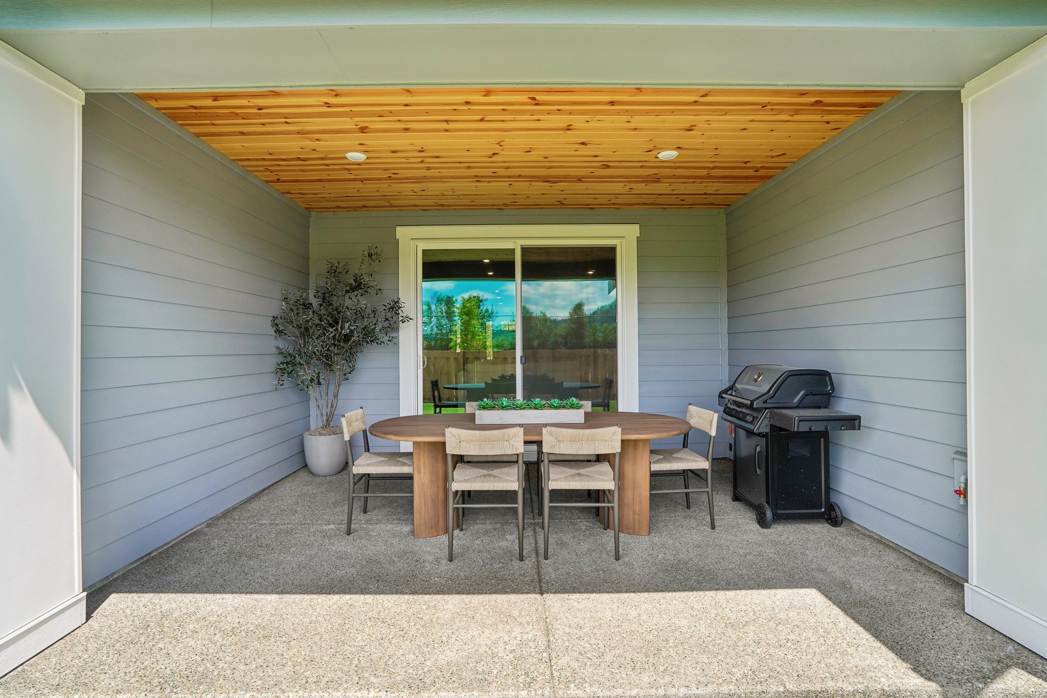 Thompson Dr-S1806-037.jpg