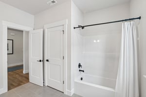 Thompson Dr-S1806-020.jpg