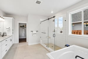 Thompson Dr-S1806-029.jpg