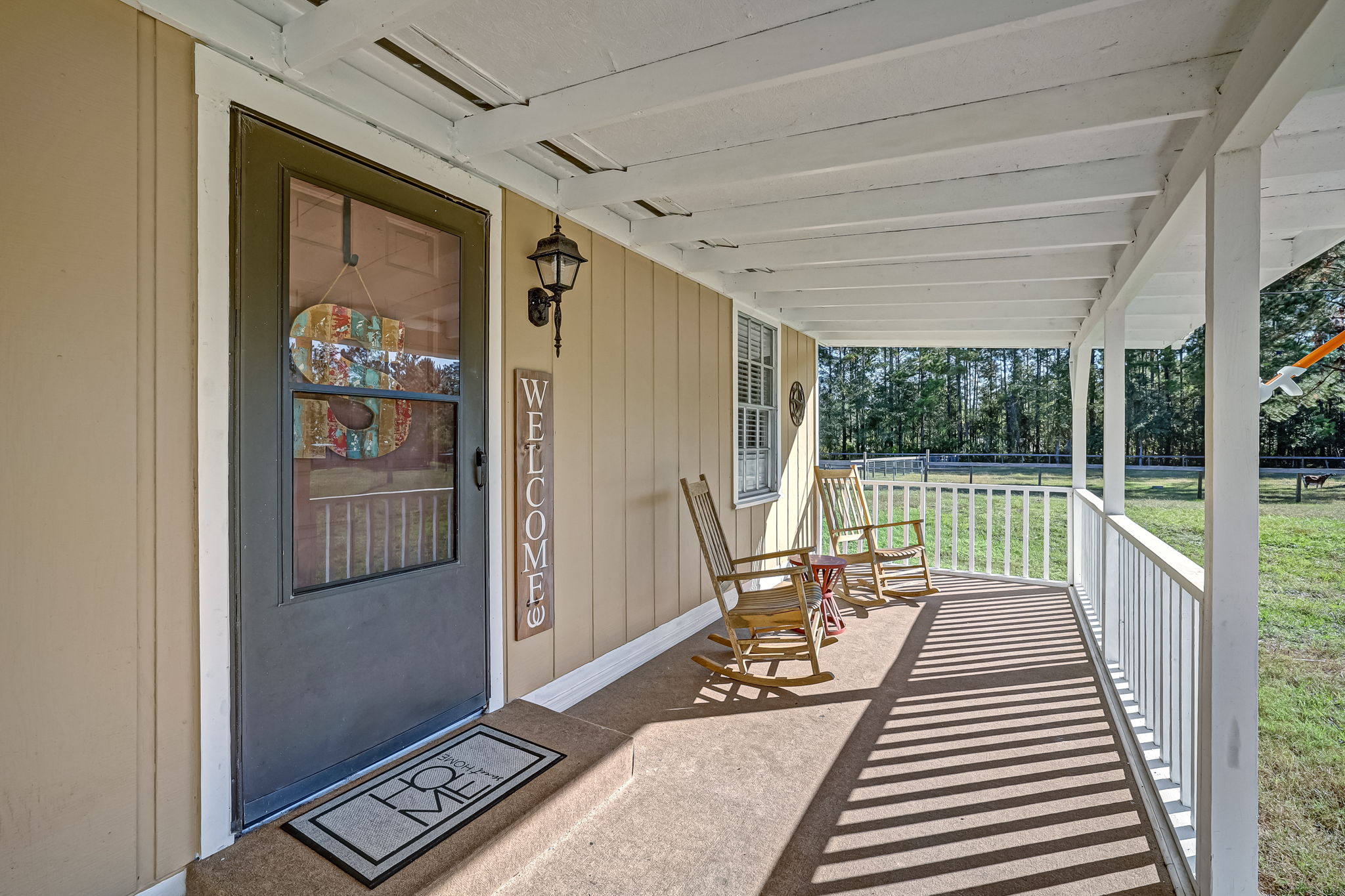 Front Porch/Entrance