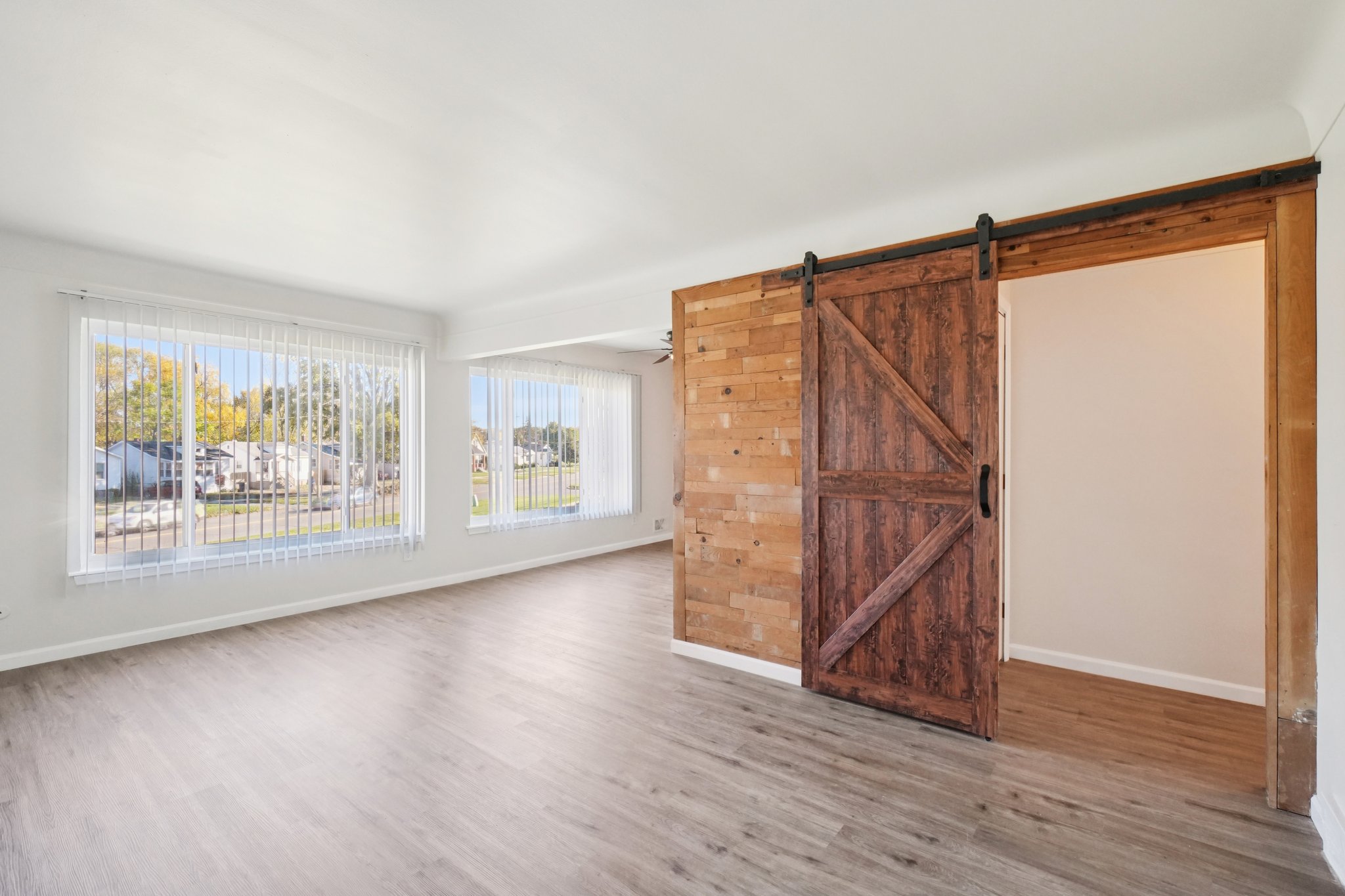 5965 Evergreen Rd Unit 2 bedroom-S2810-006.jpg