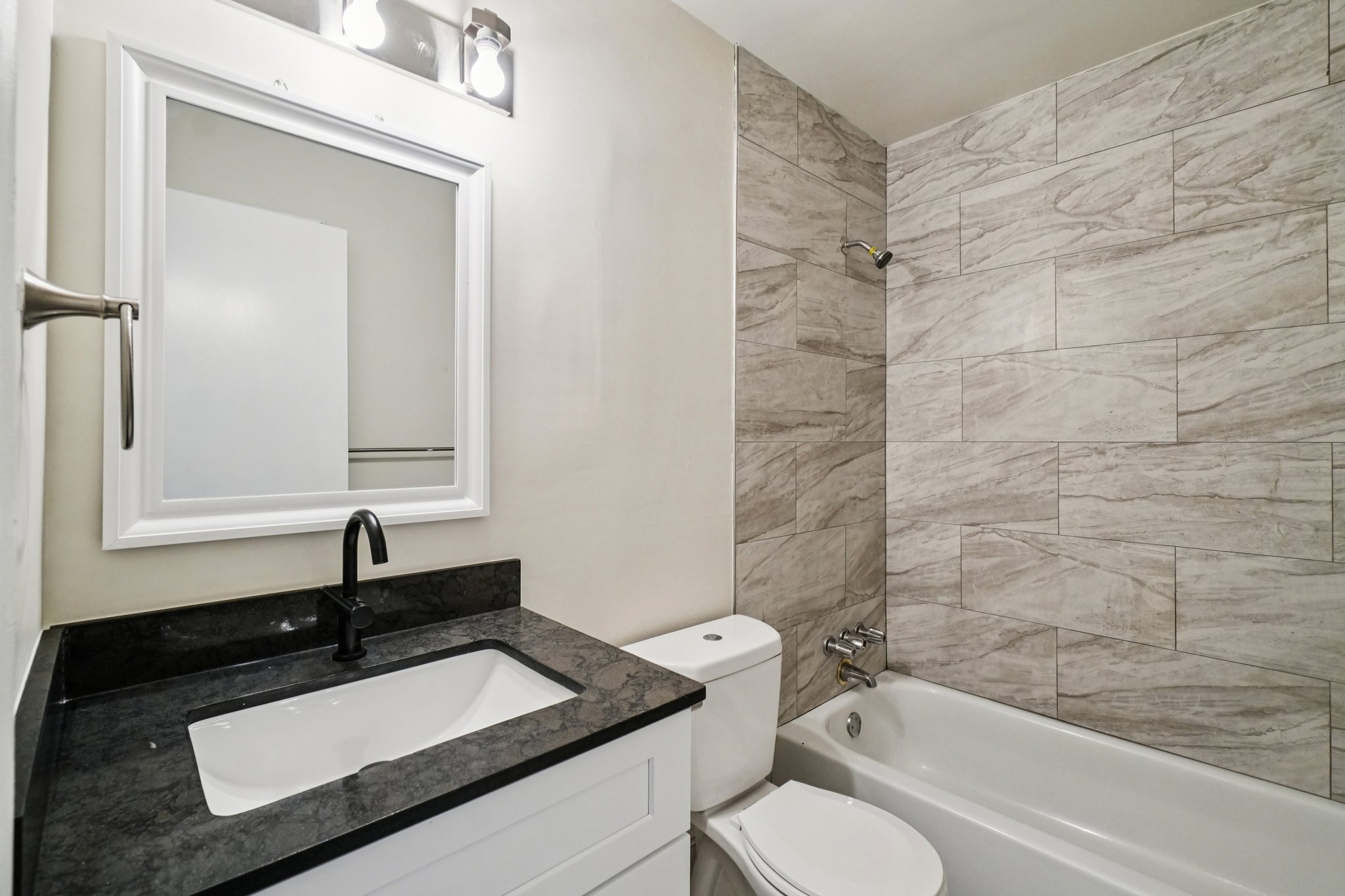 5965 Evergreen Rd Unit 2 bedroom-S2810-012.jpg